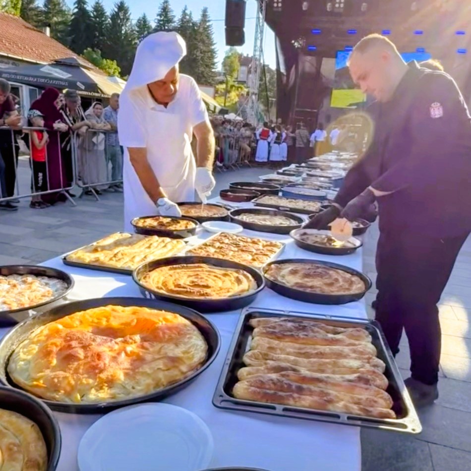 Različite vrste i oblici domaćih sjeničkih pita izloženi na manifestaciji