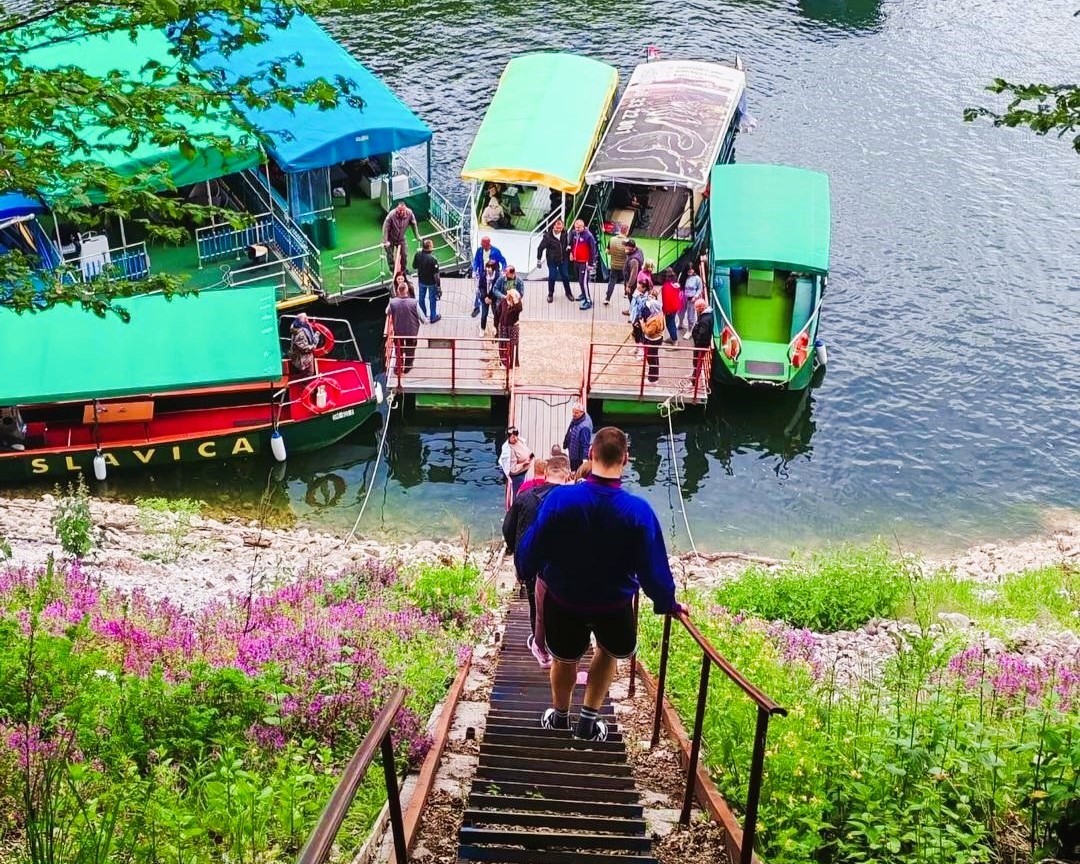 Mesto ukrcavanja putnika na turističke čamce kod brane Uvac